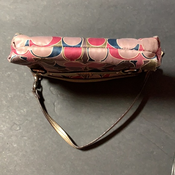 Coach wristlet - Picture 7 of 8